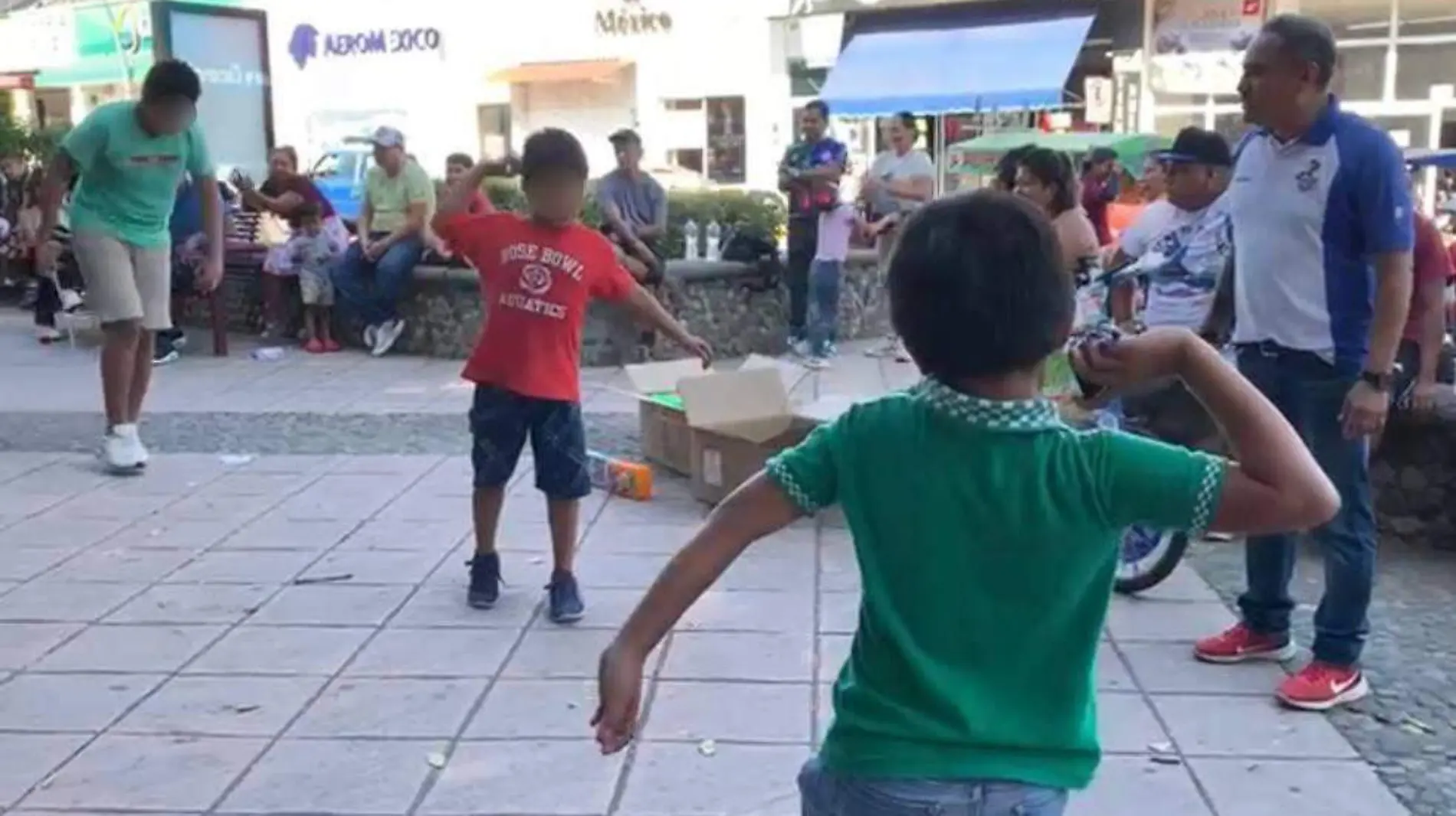 niños jugando trompo